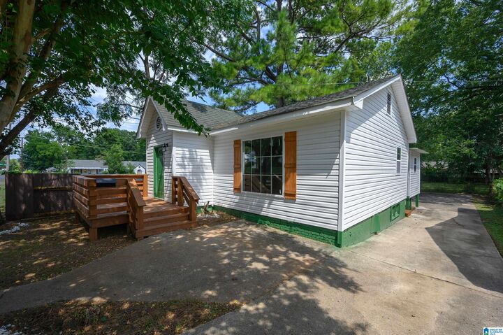 Property Photo:  727 Clarendon Avenue  AL 35020 