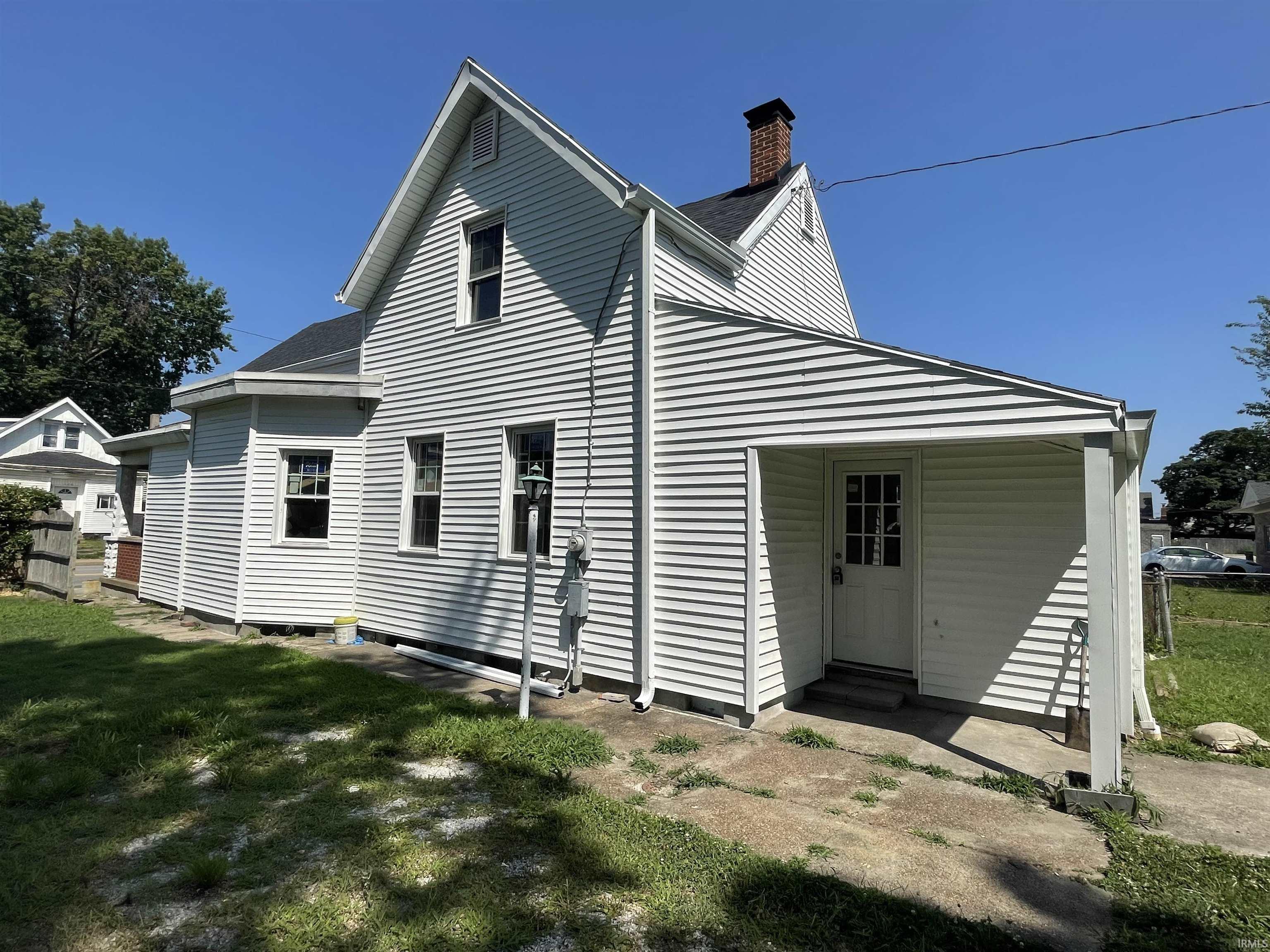 Property Photo: 1107 N First Avenue IN 47710