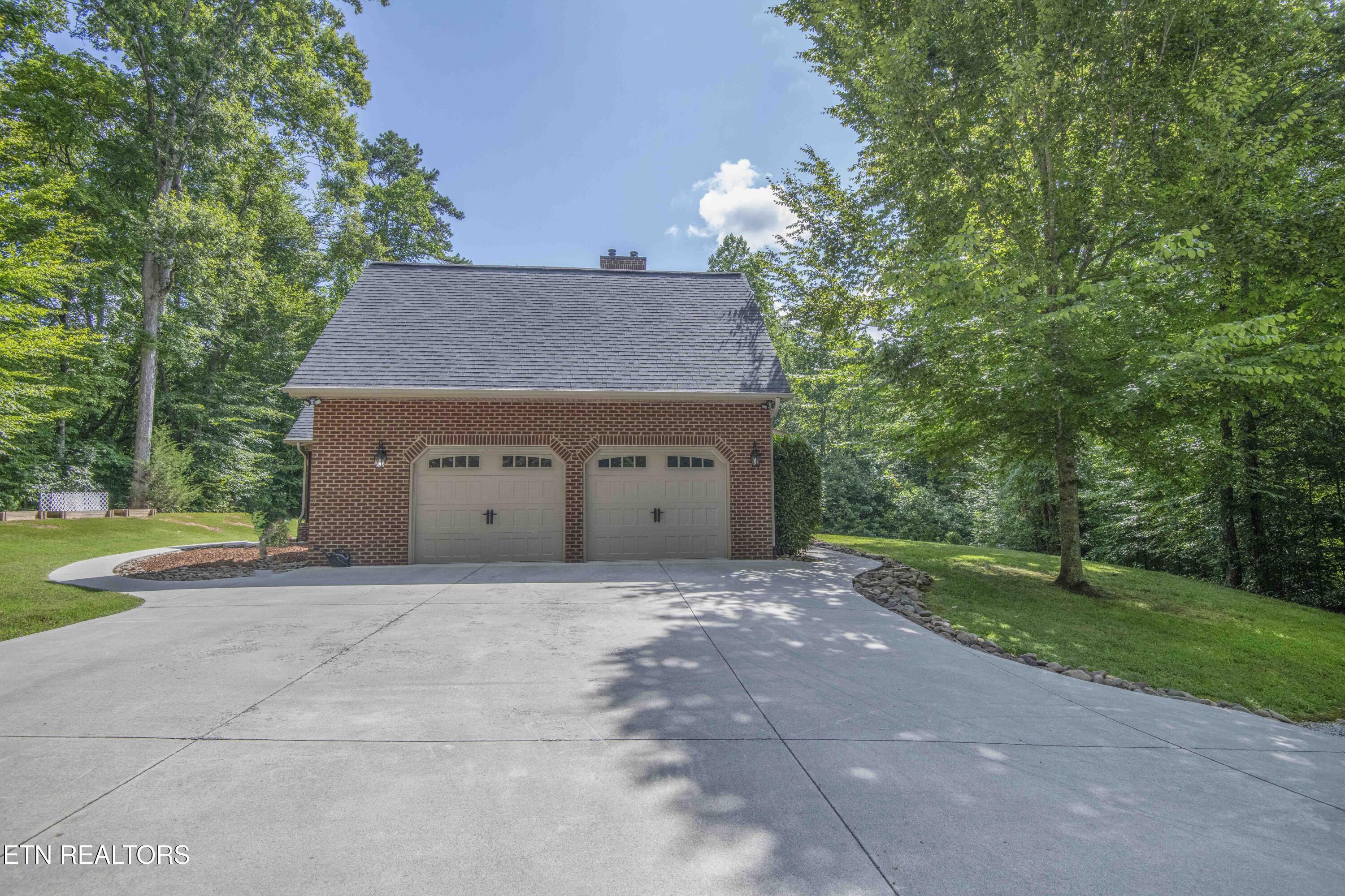 Property Photo: 9915 Smoky Row Rd TN 37871