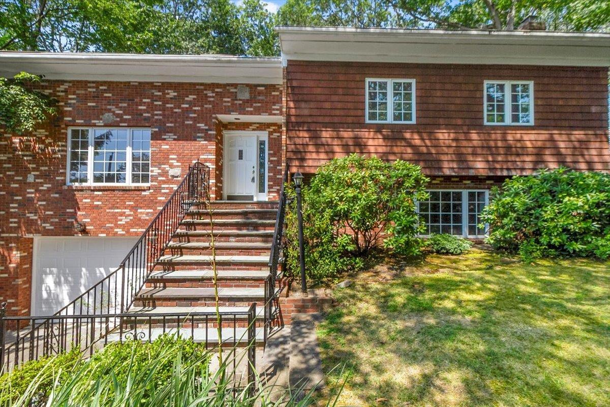 Property Photo:  12 Clifford Place  NY 10528 