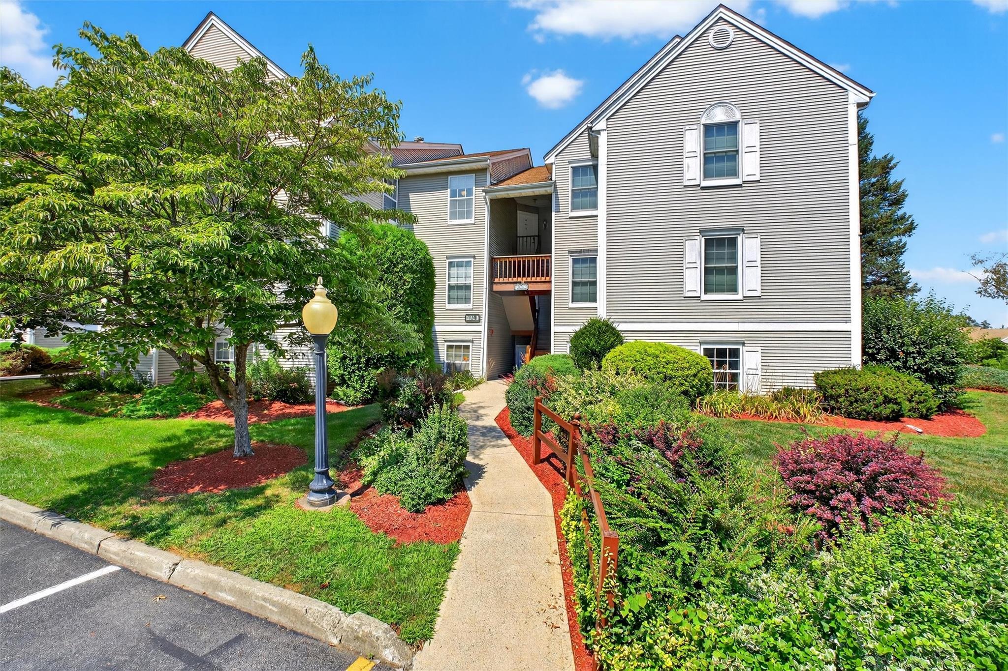 Property Photo:  1047 Washington Green 1047  NY 12553 