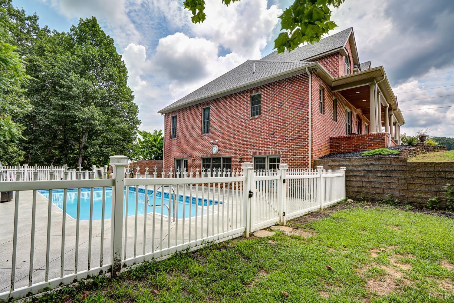 Property Photo: 7247 Hixburg Road VA 23958