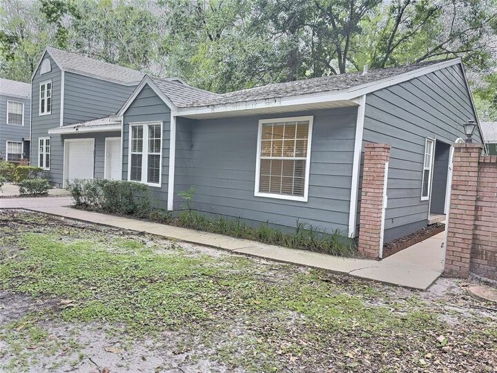 Property Photo: 243 NW 48th Boulevard 4 FL 32607