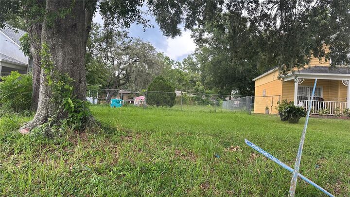 Property Photo: 1447 Montrose Avenue FL 33805