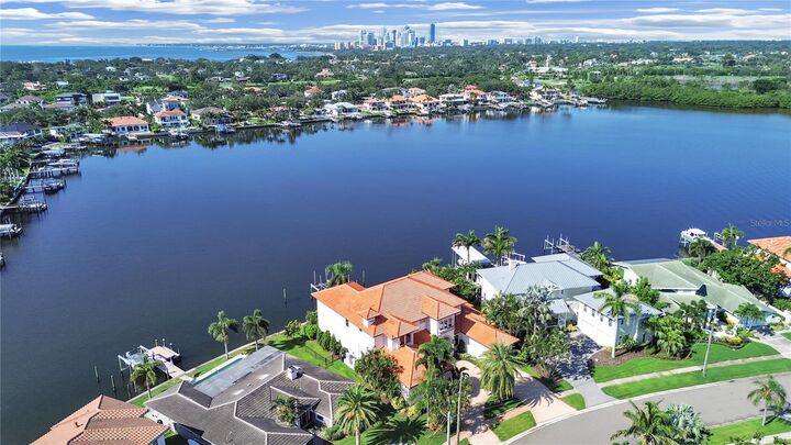 Property Photo: 1097 Eden Isle Drive NE FL 33704