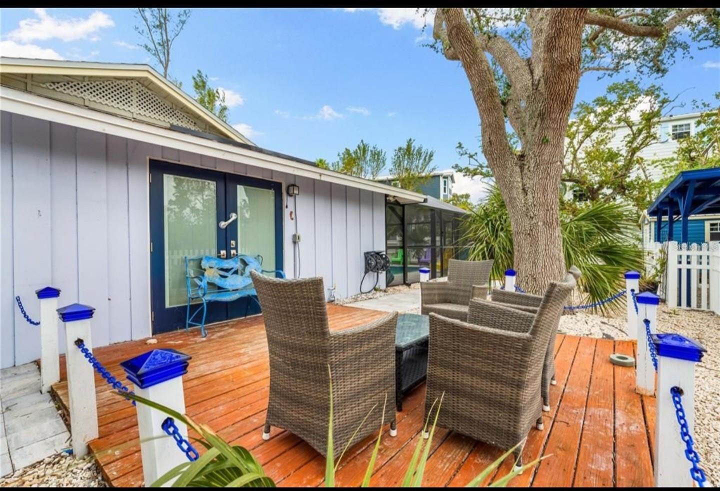 Property Photo: 531 Edlee Lane FL 34228