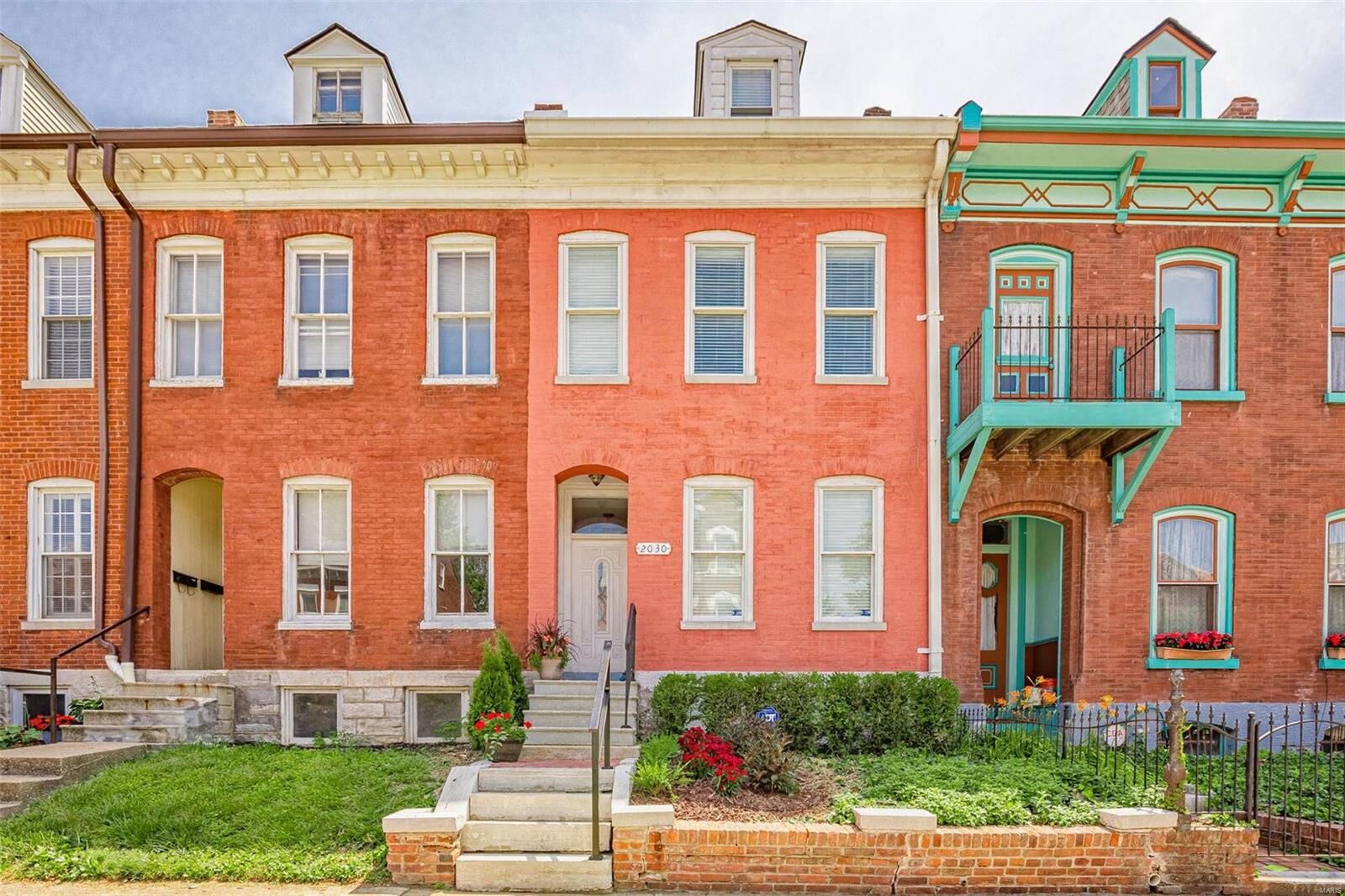 Property Photo:  2030 Sidney Street  MO 63104 