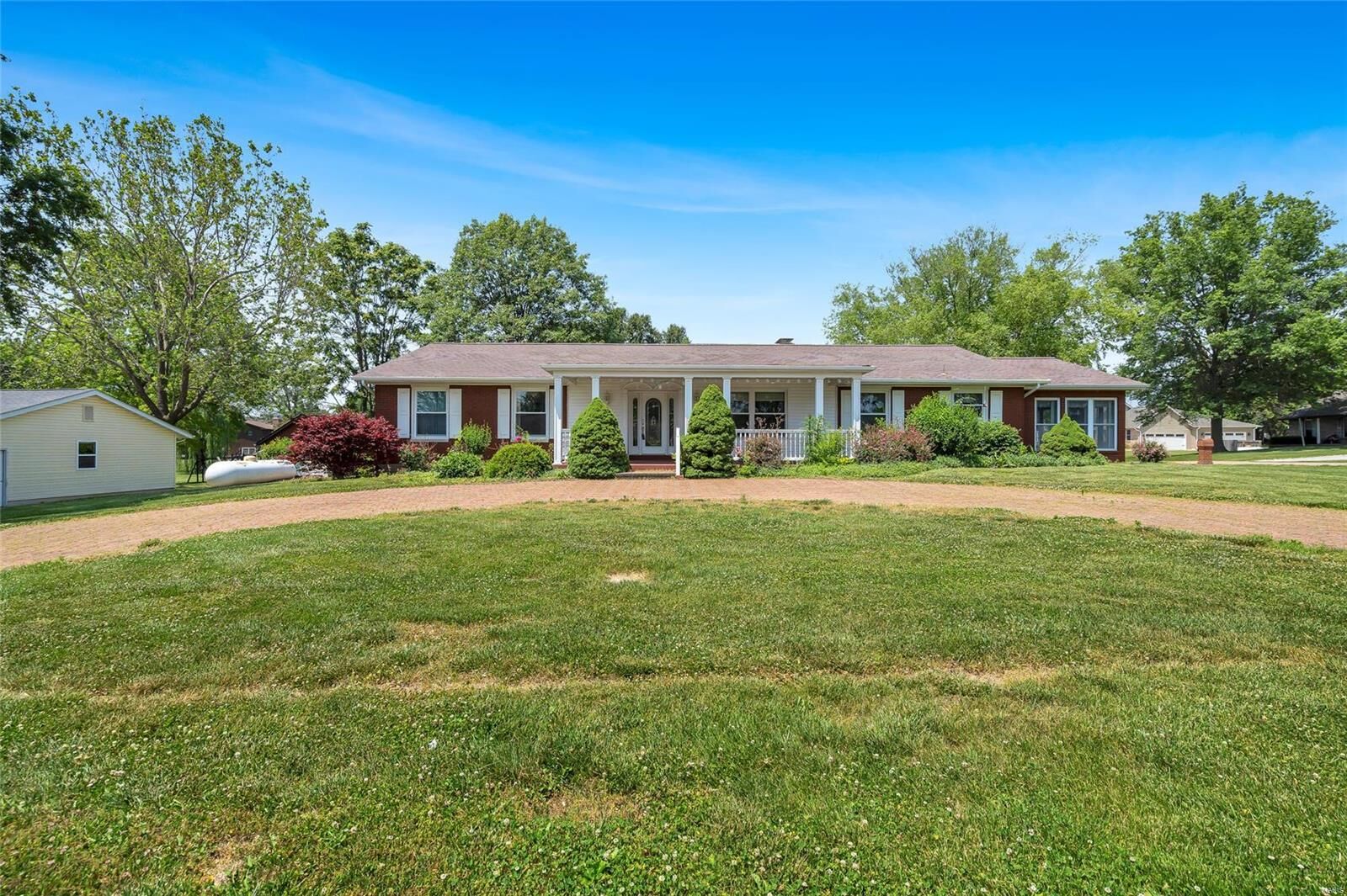Property Photo: 1823 Meadow Court IL 62236