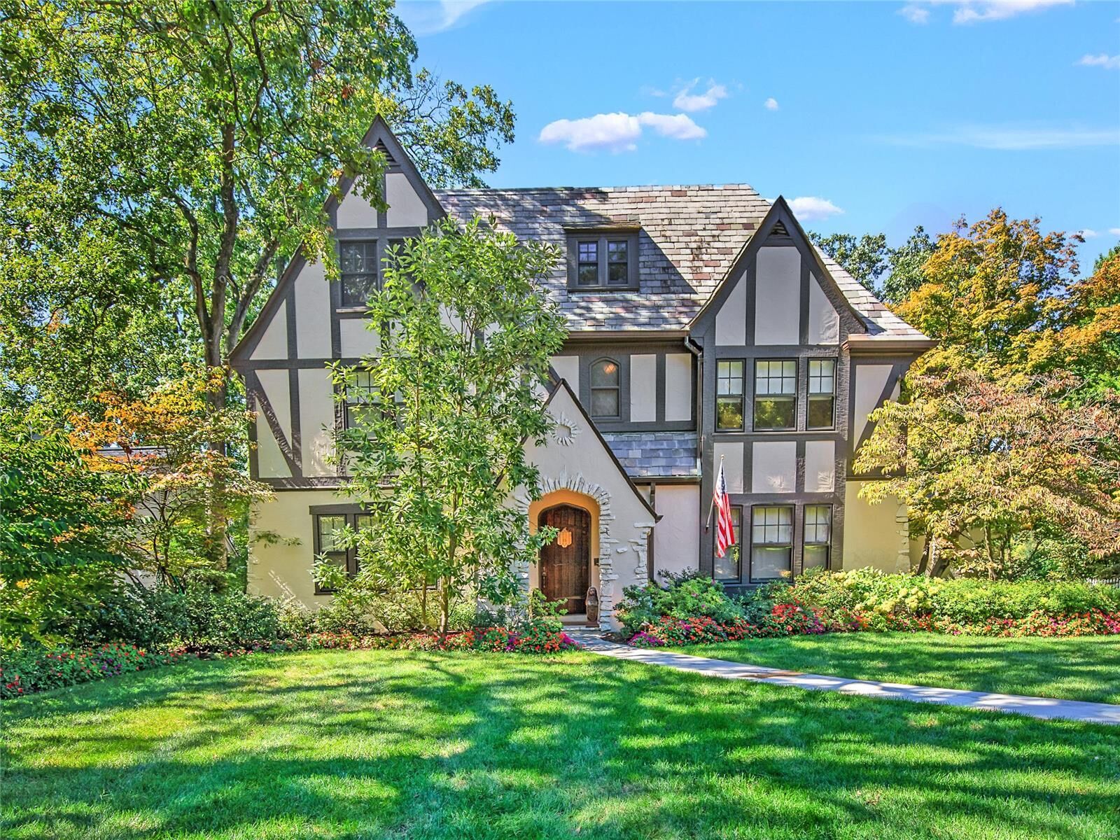 Property Photo: 453 Yorkshire Place MO 63119