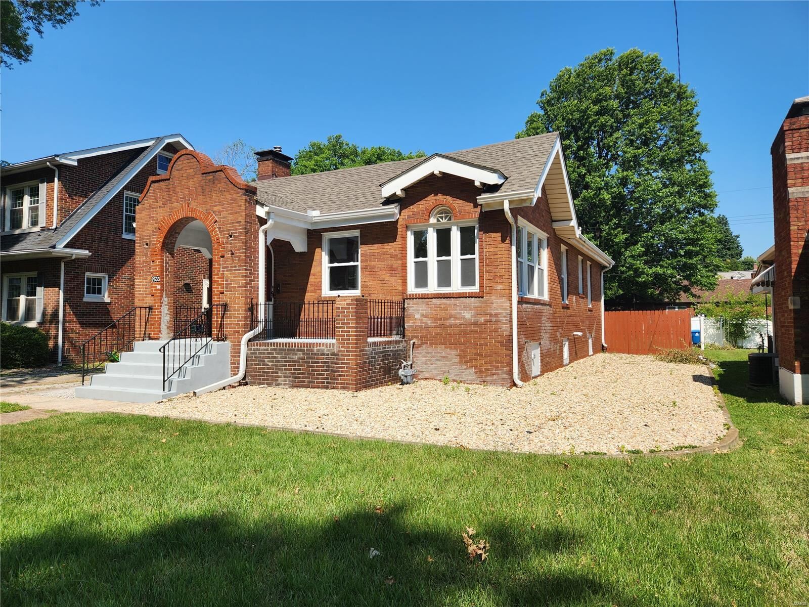 Property Photo:  2633 Delmar Avenue  IL 62040 