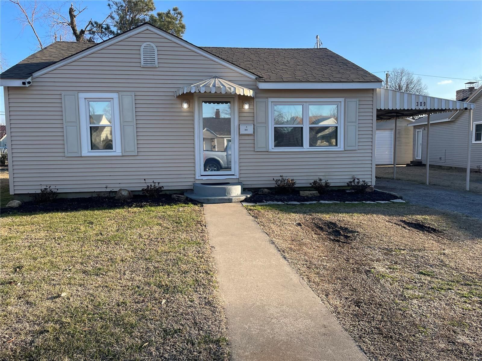 Property Photo:  309 Virginia Street  MO 63801 