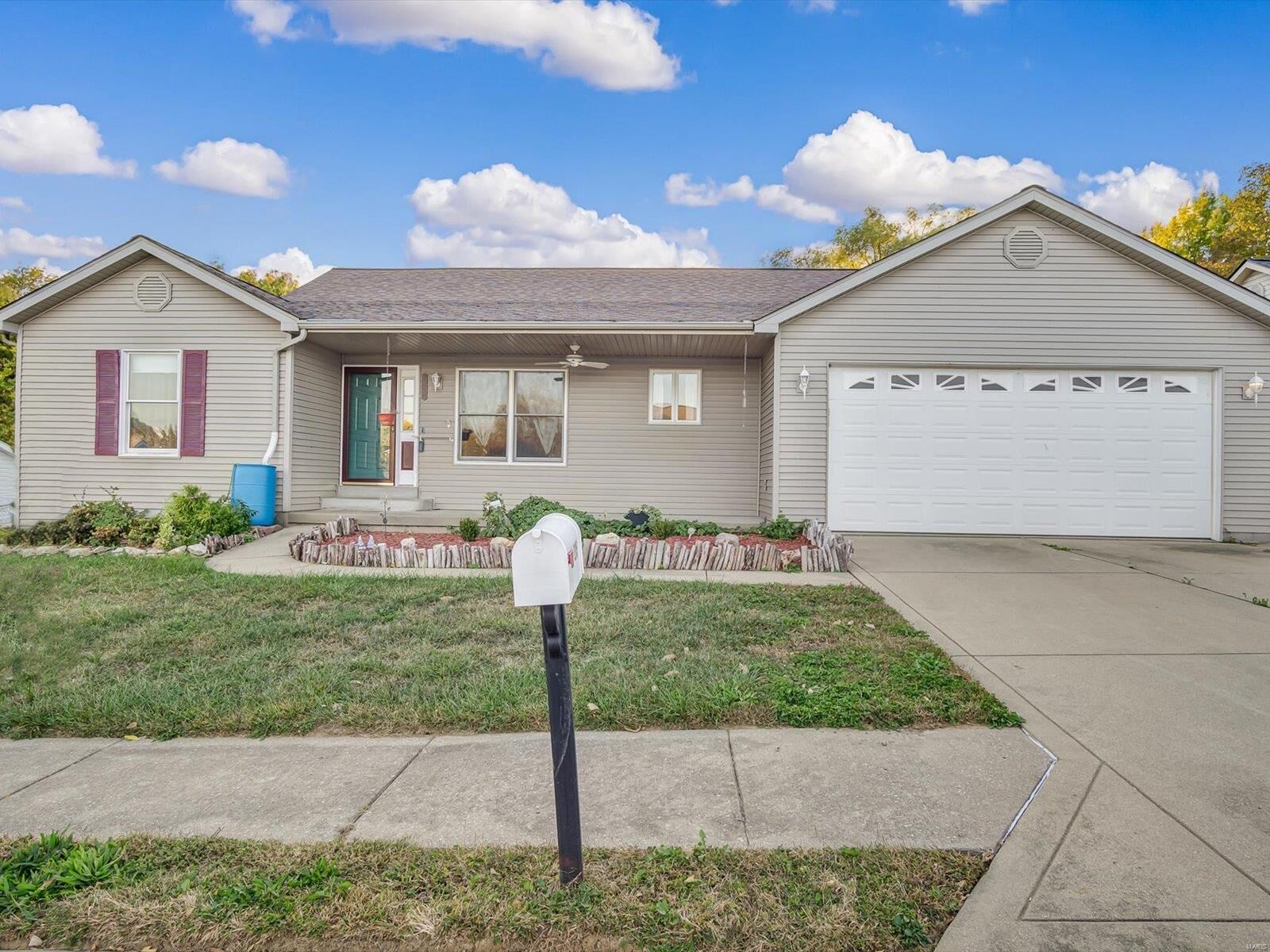 Property Photo:  215 W Hunters Ridge  IL 62295