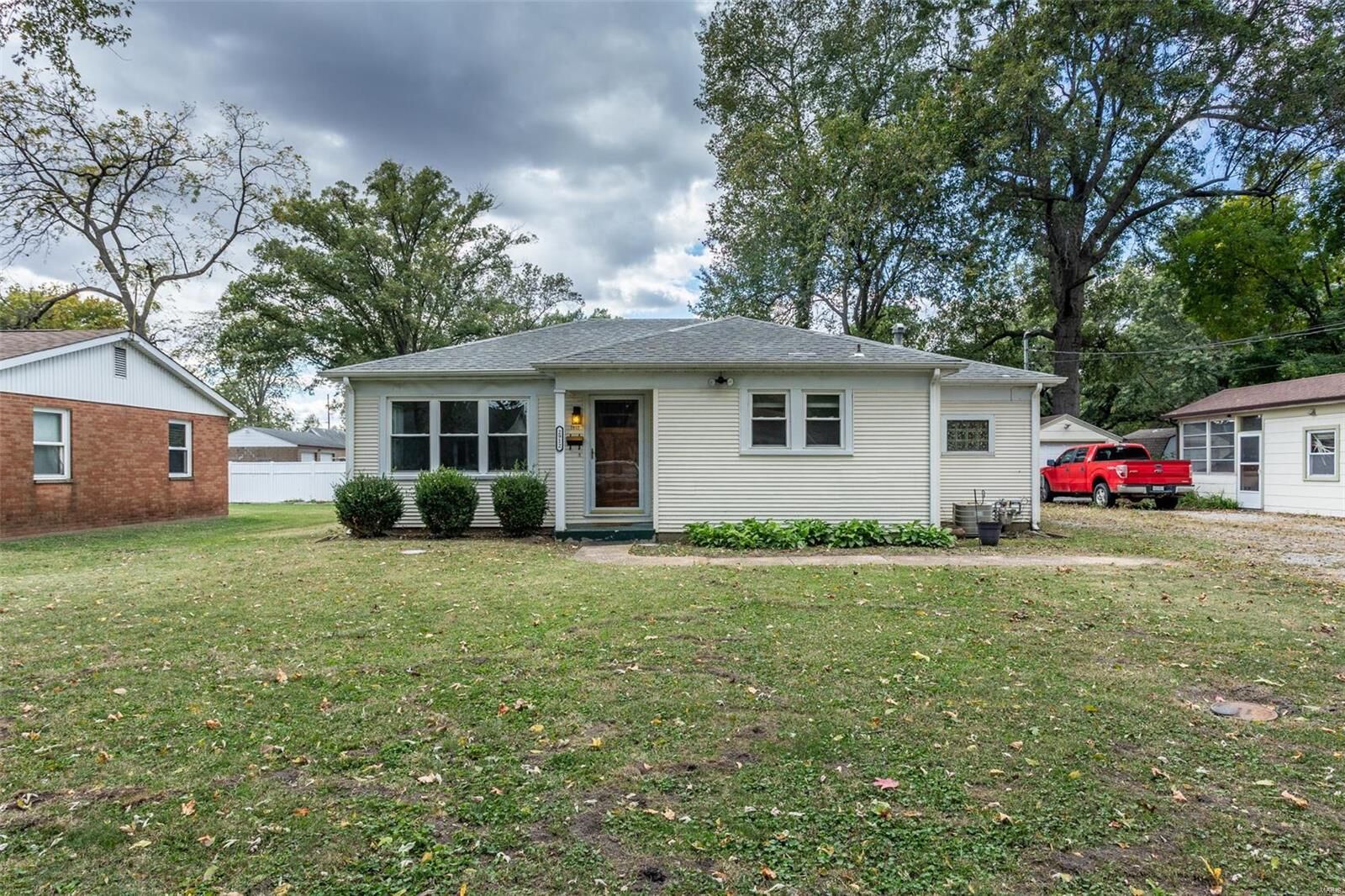 Property Photo: 2912 Godfrey Street IL 62226