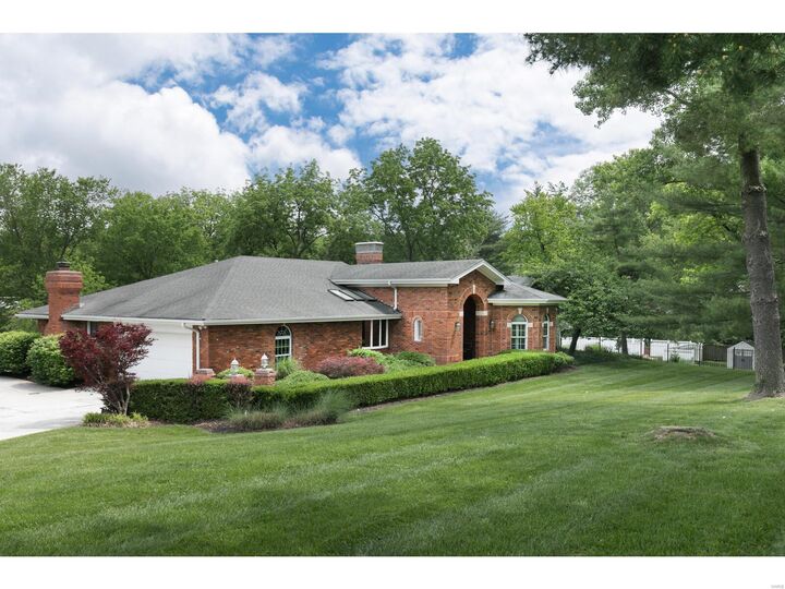 29 Conwood Lane  Town and Country MO 63131 photo