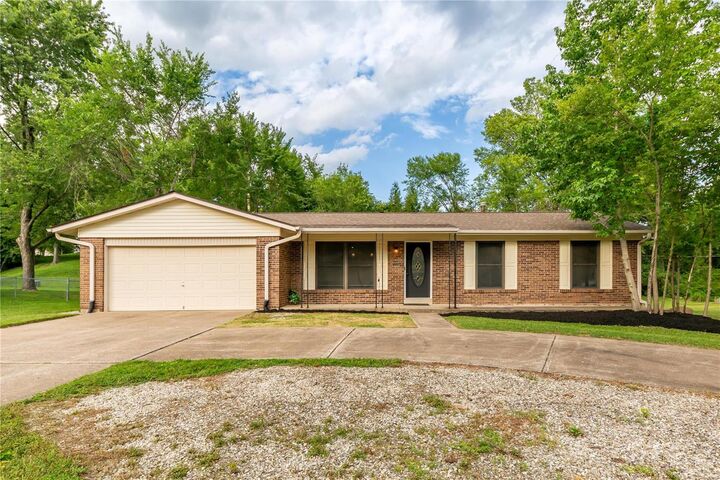 10 Twin Oaks Drive  St Charles MO 63303 photo