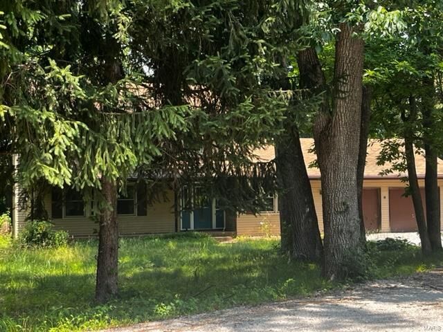 Property Photo: 18 Chesapeake Trail IL 62236