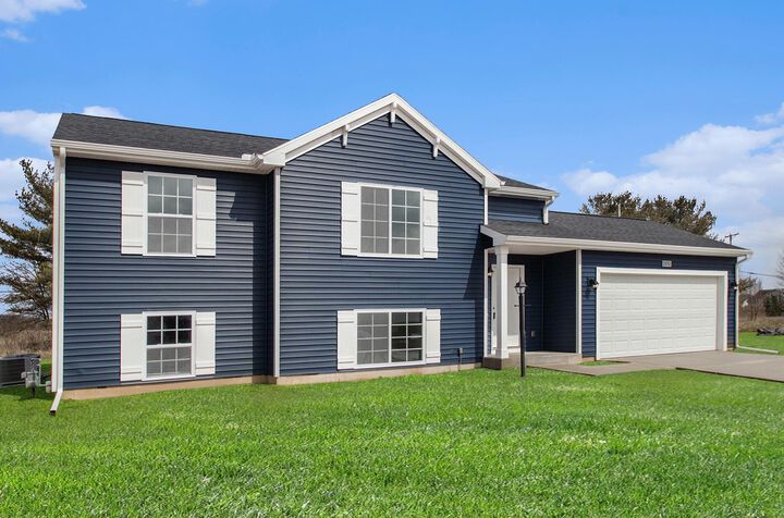 13785 Quincy Street  Holland MI 49424 photo