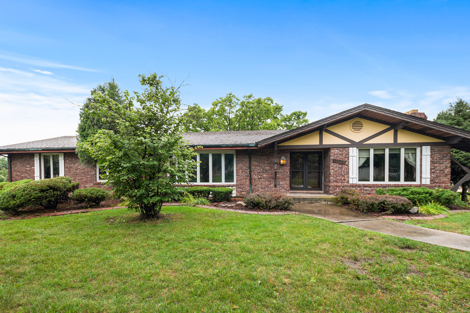Property Photo: 15242 Hollywood Drive IL 60462
