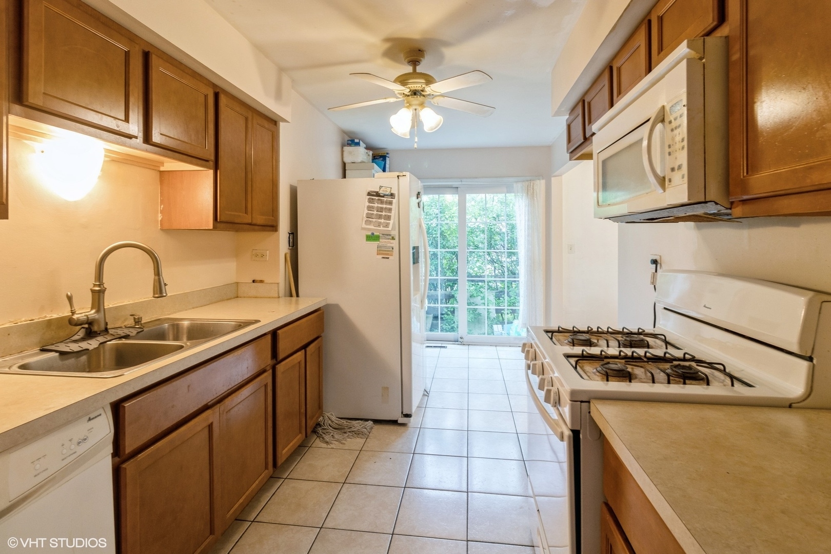 Property Photo:  410 Chatham Circle  IL 60089 