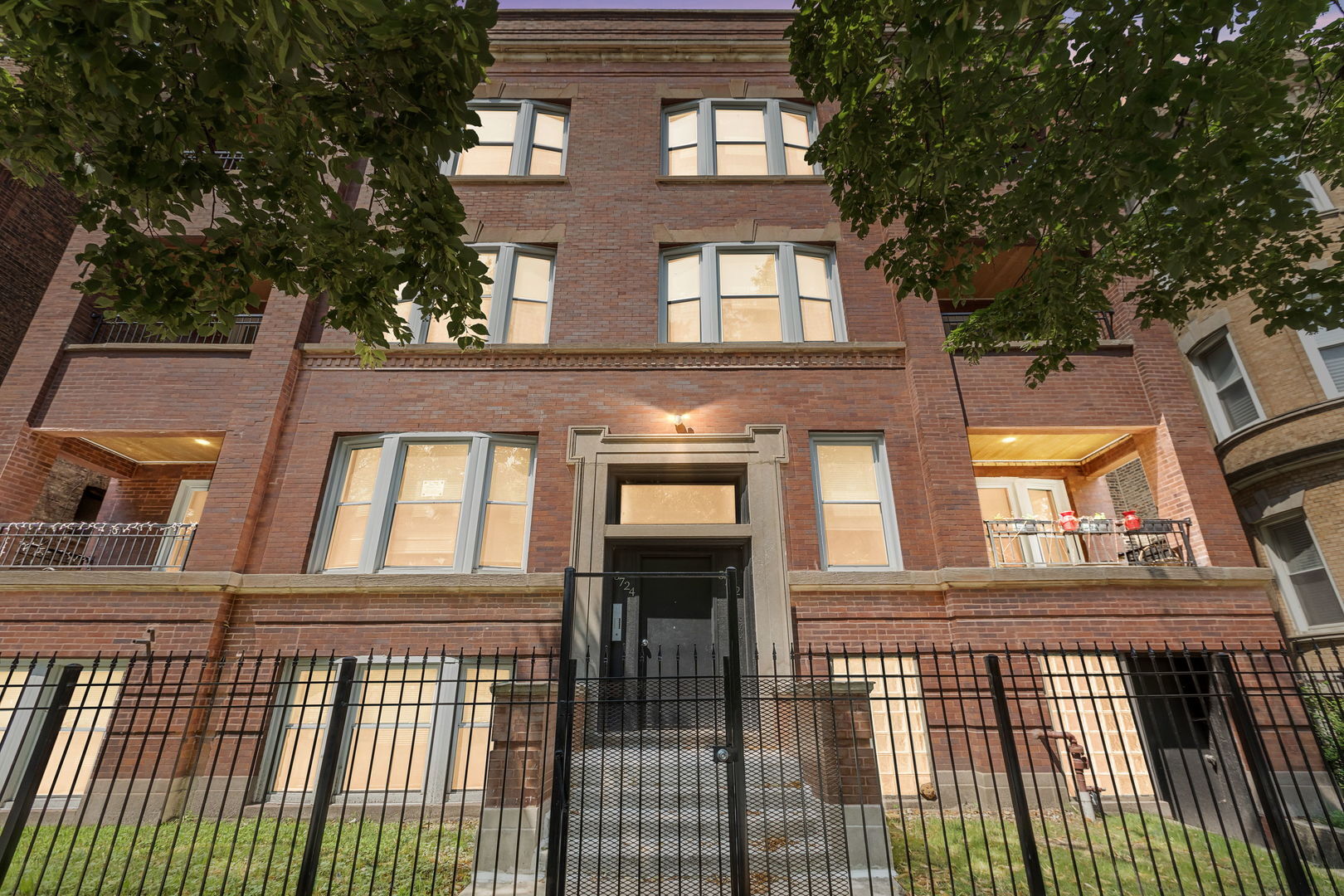 Property Photo:  5724 S King Drive 2  IL 60637 