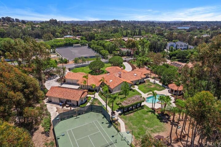 Property Photo:  6852 Via Del Charro  CA 92067 