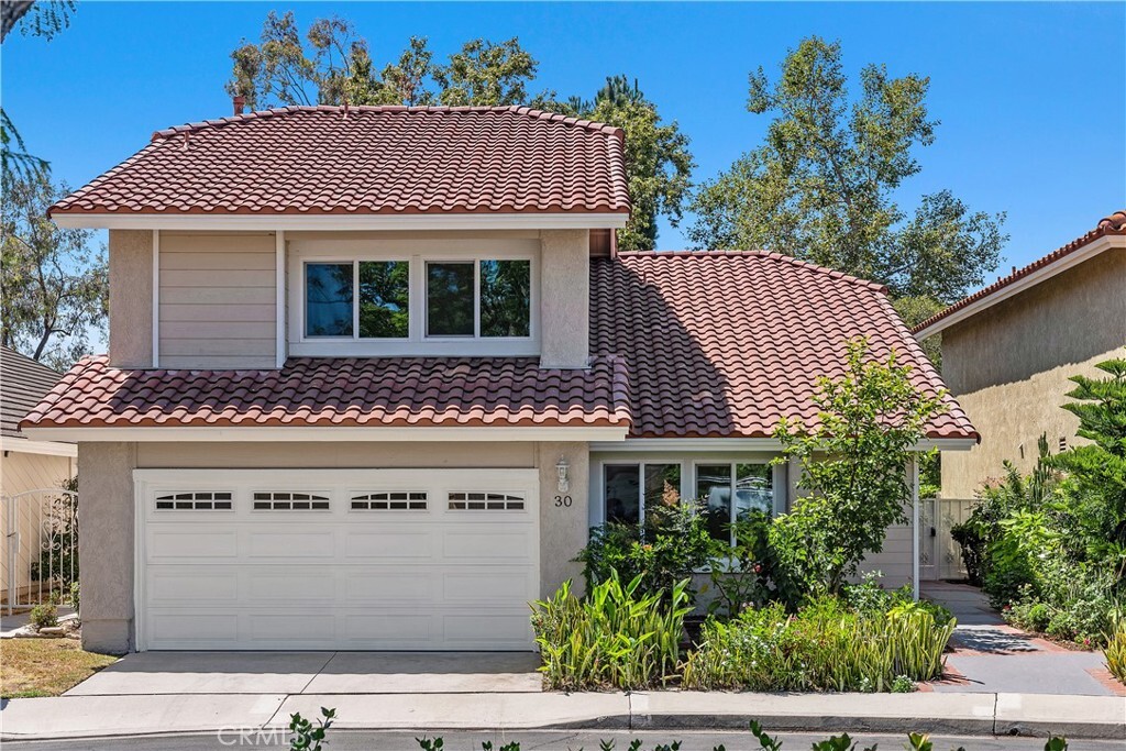 Property Photo: 30 W Entrada CA 92660