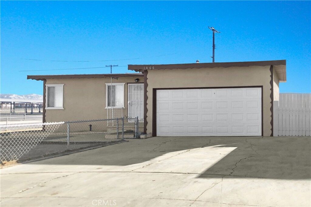 Property Photo:  1866 E Avenue Q12  CA 93550 