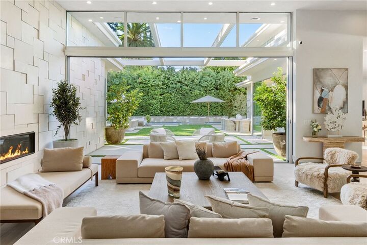 Property Photo:  4727 Alonzo Avenue  CA 91316 