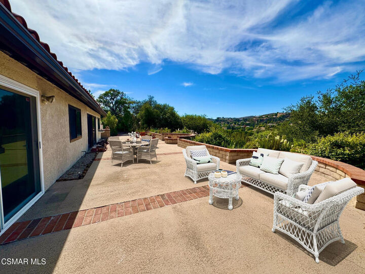 Property Photo:  2031 Channelford Road  CA 91361 