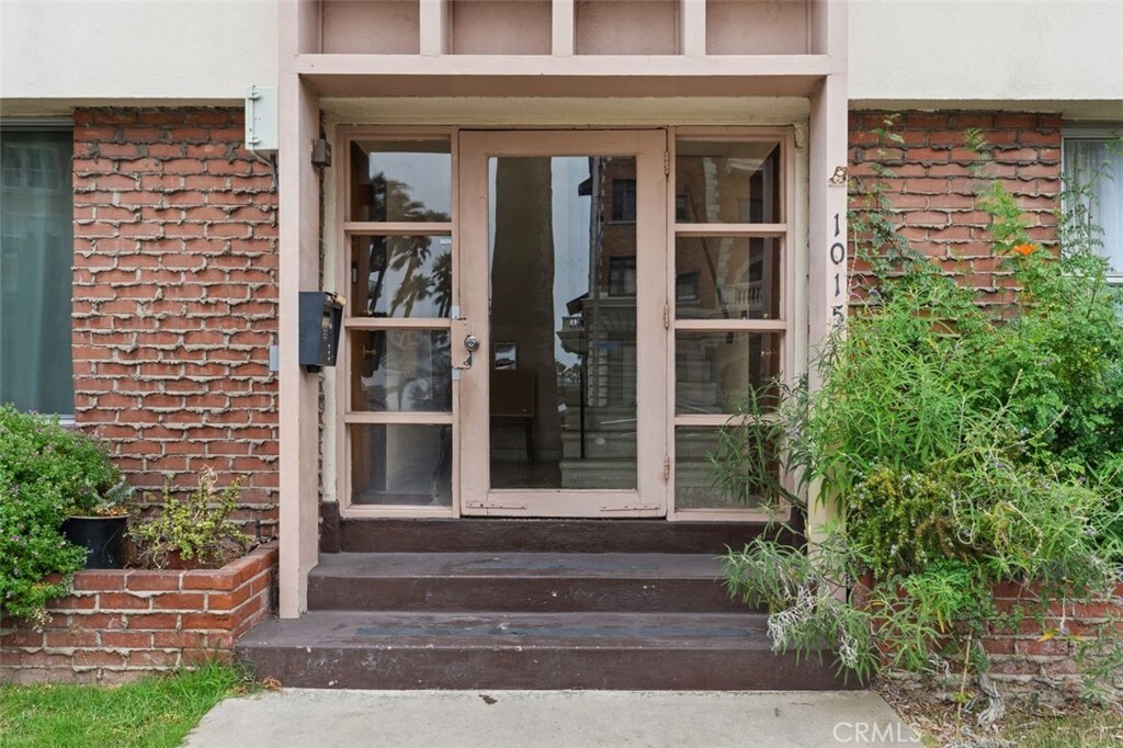 Property Photo: 1015 E Ocean Boulevard 6 CA 90802