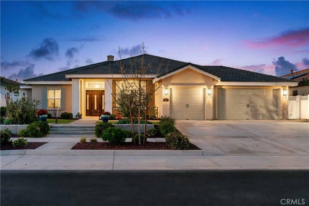 Property Photo: 13714 Stonethwaite Lane CA 93311