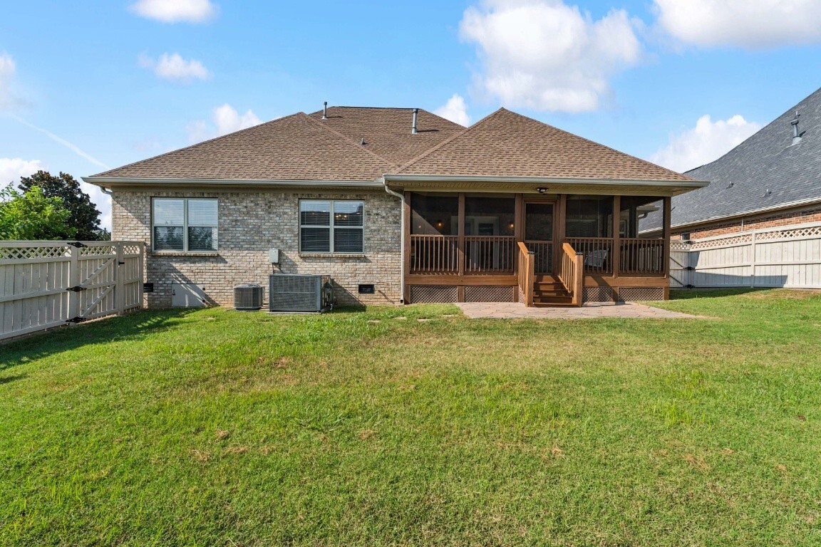 Property Photo: 300 Pinnacle Pl TN 37221