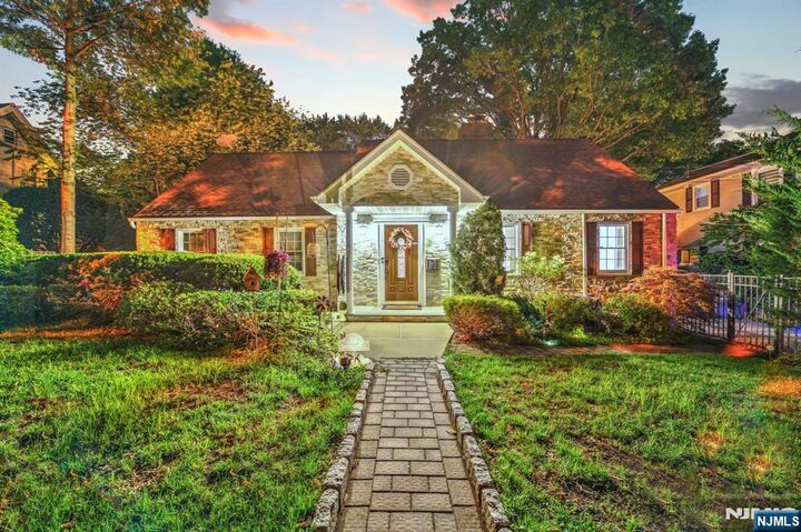 181 Lakeview Avenue  Leonia NJ 07605 photo