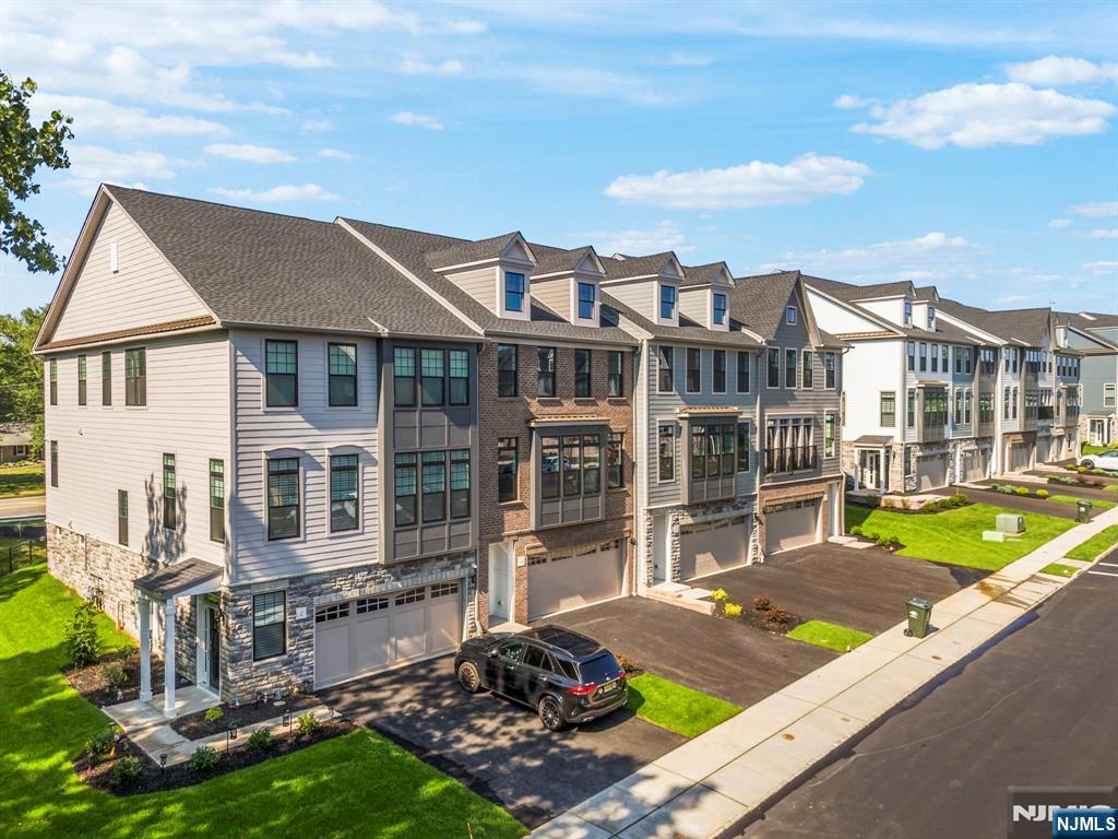 Property Photo:  4 Goldfinch Drive  NJ 07458 