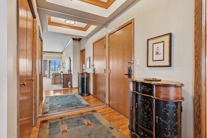 Property Photo:  1201 Yale Place 2004  MN 55403 