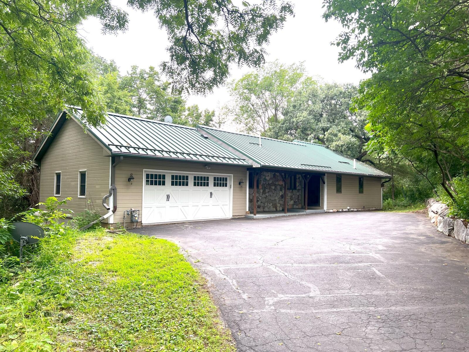 Property Photo:  200 Elm Drive  MN 55315 