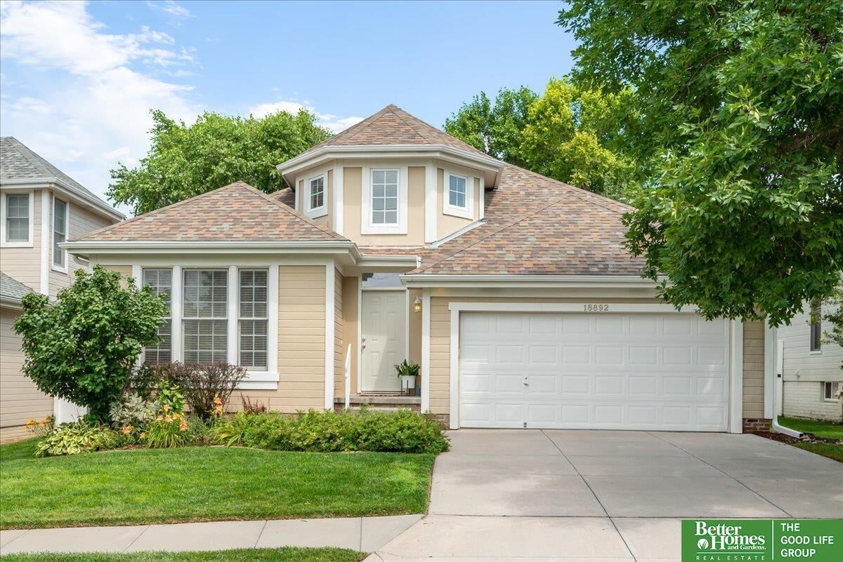 Property Photo: 18892 Mason Plaza NE 68022