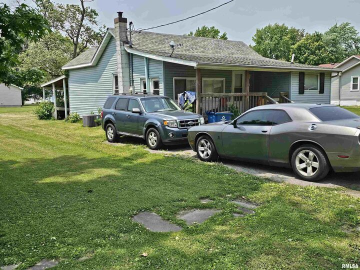 707 S Cockrum Street  Sesser IL 62884 photo