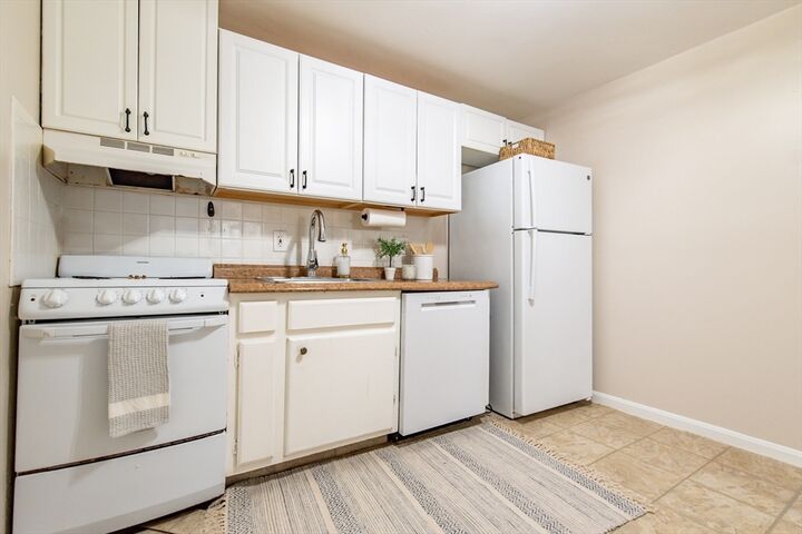 Property Photo:  127 King St. 127-106  MA 02038 