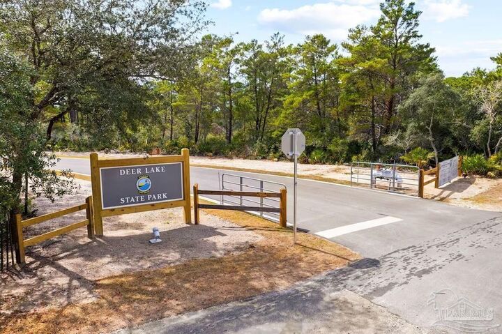Property Photo: 38 E Crabbing Hole Ln FL 32461