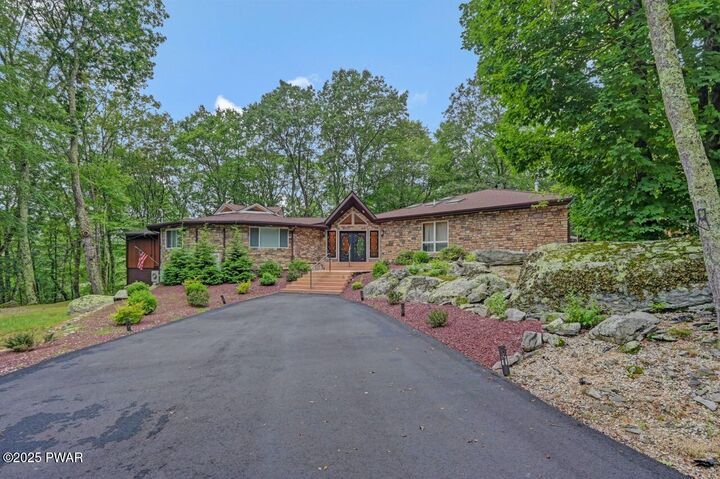 Property Photo: 116 Broadmoor Drive PA 18428