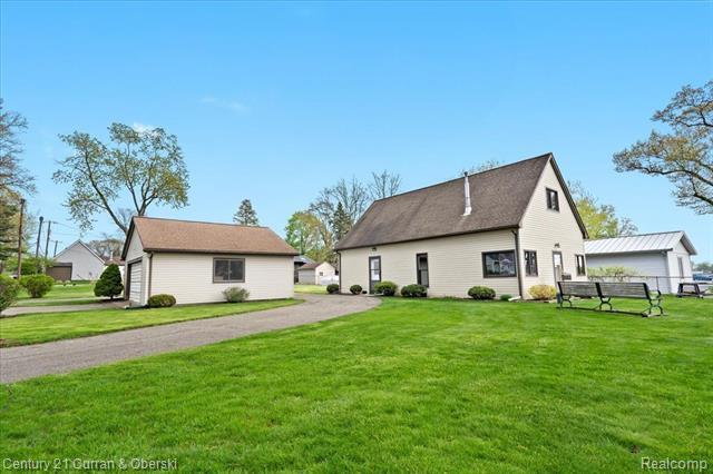 Property Photo: 1645 Grinshaw MI 48382