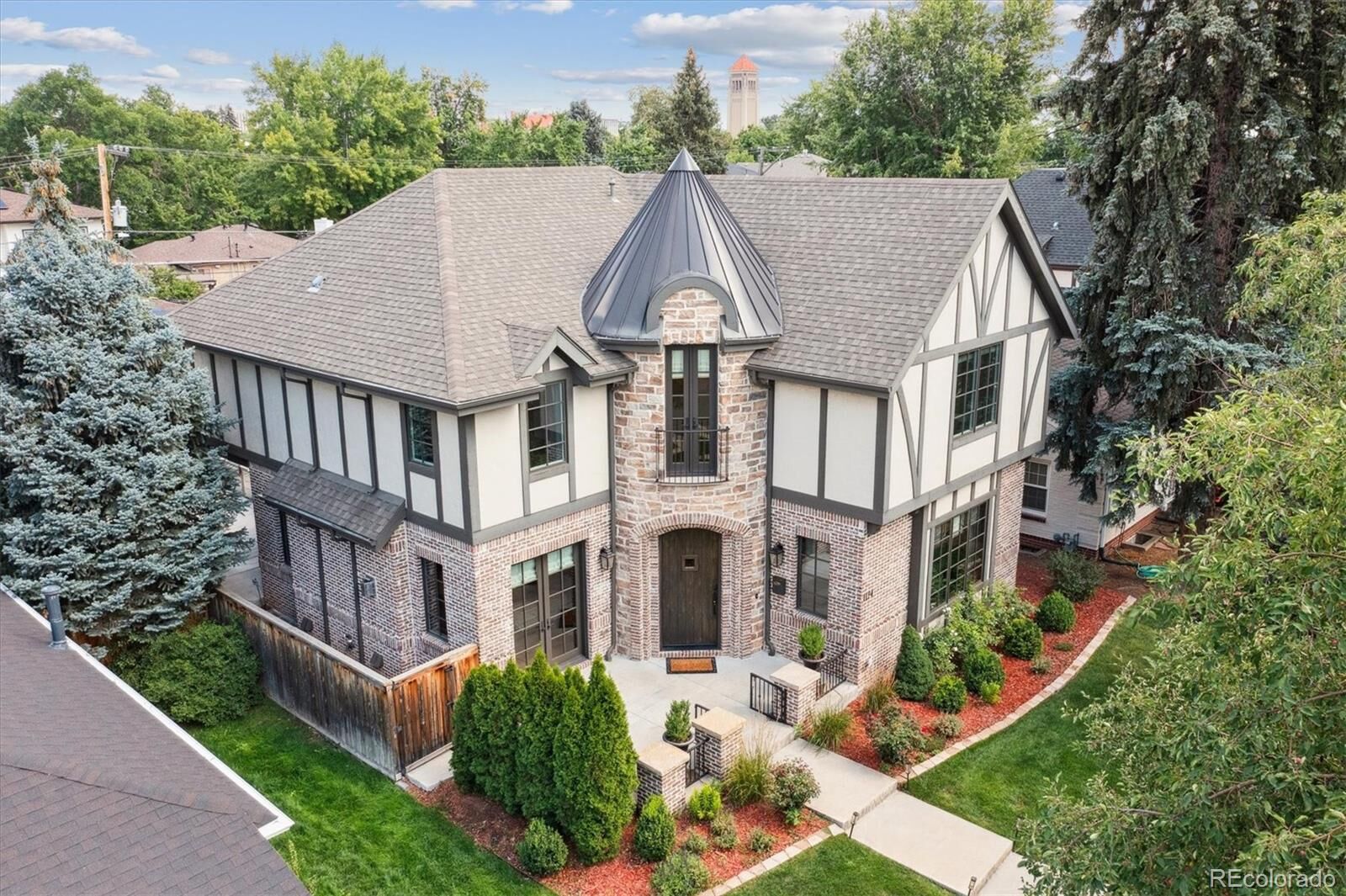 Property Photo: 1124 S Saint Paul Street CO 80210
