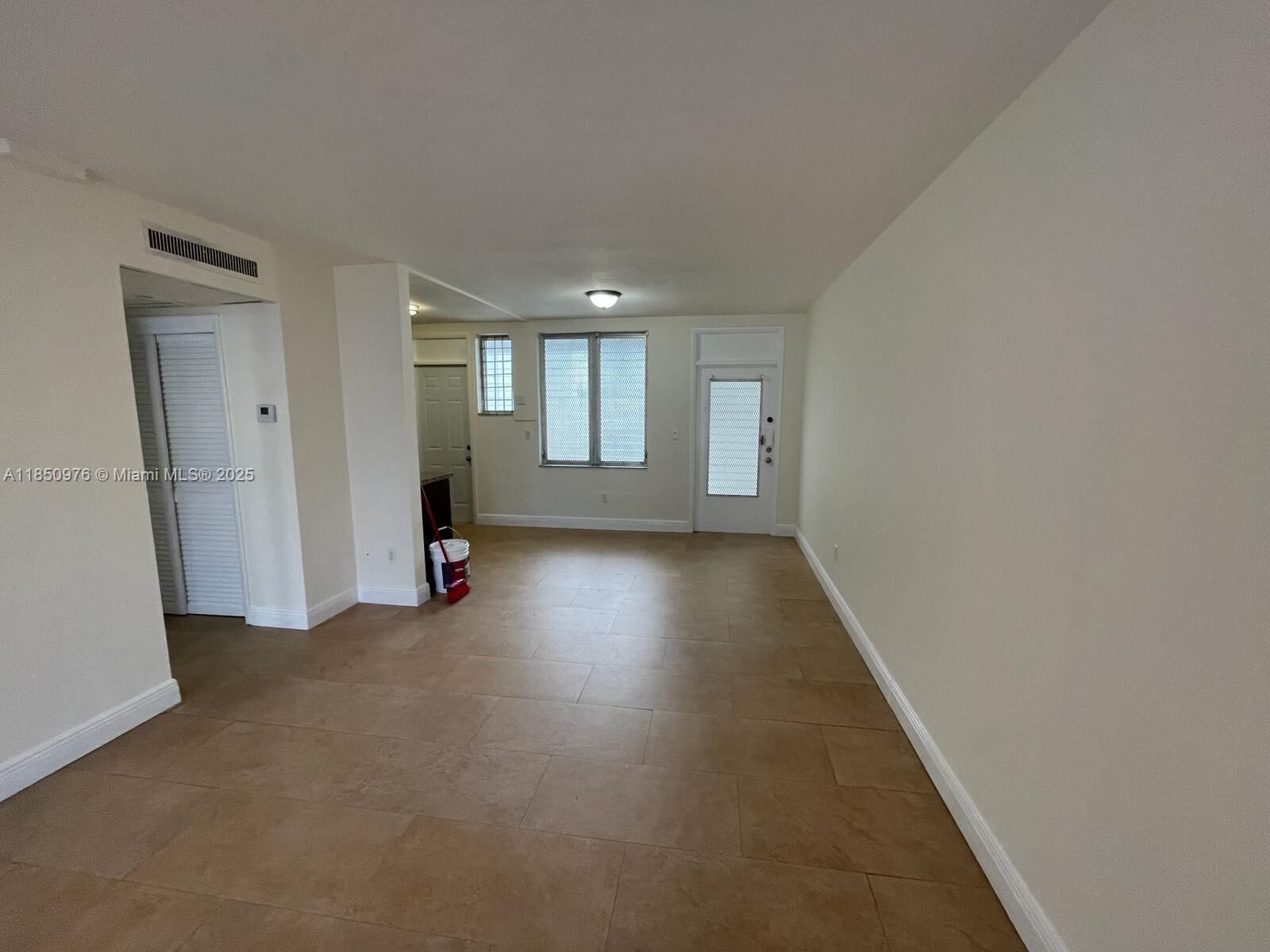 Property Photo: 1150 Euclid Ave 106 FL 33139