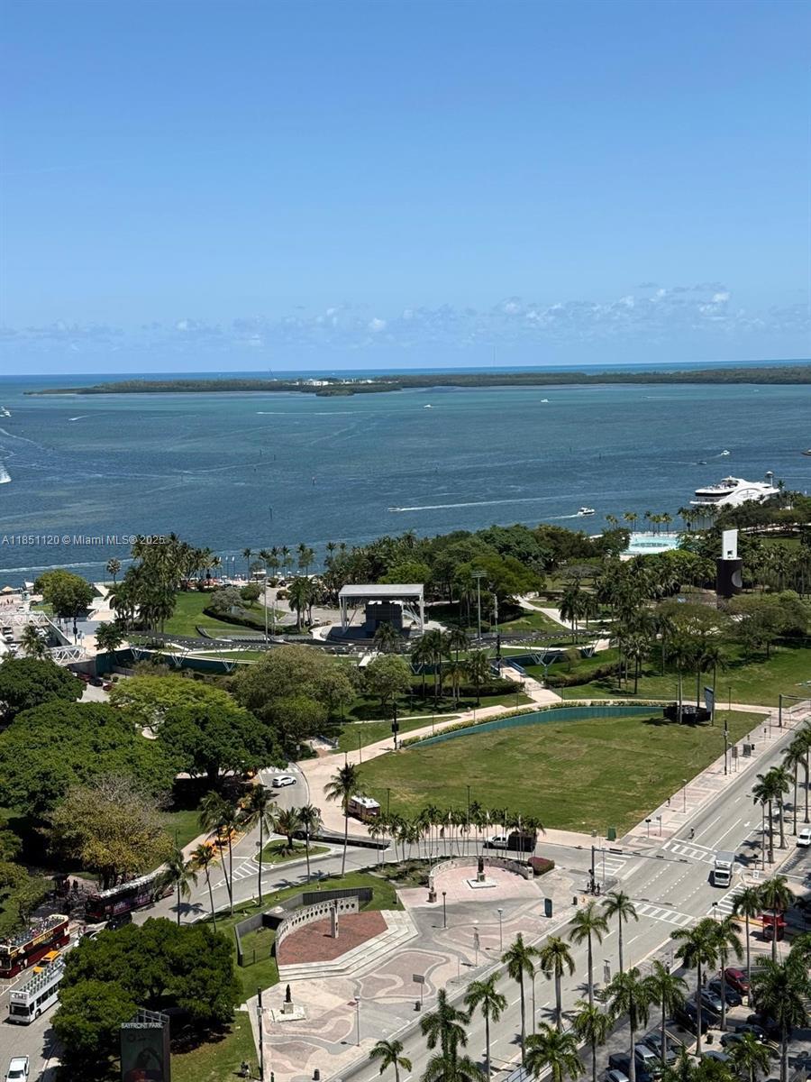 Property Photo: 398 NE 5th St 1812 FL 33132