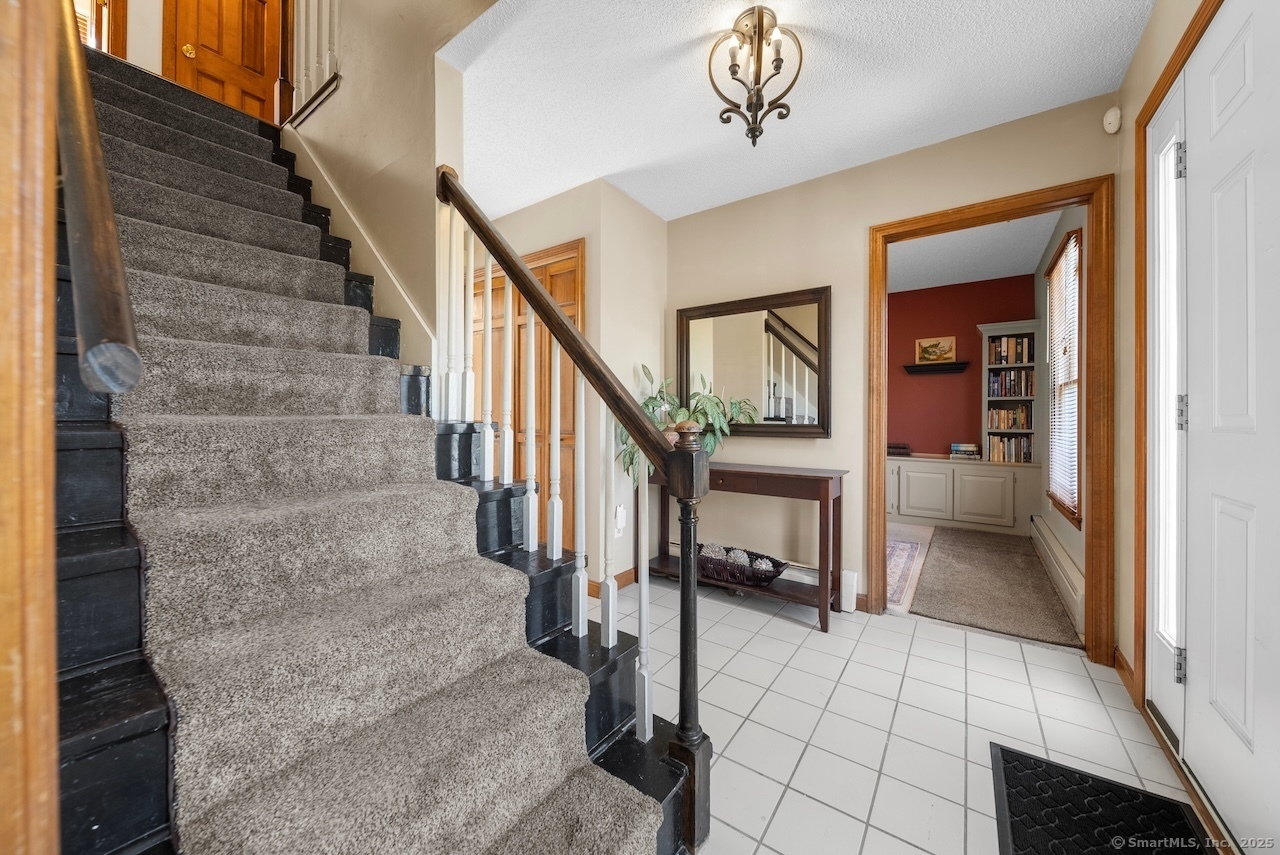 Property Photo:  5 Ridgeview Drive  CT 06029 