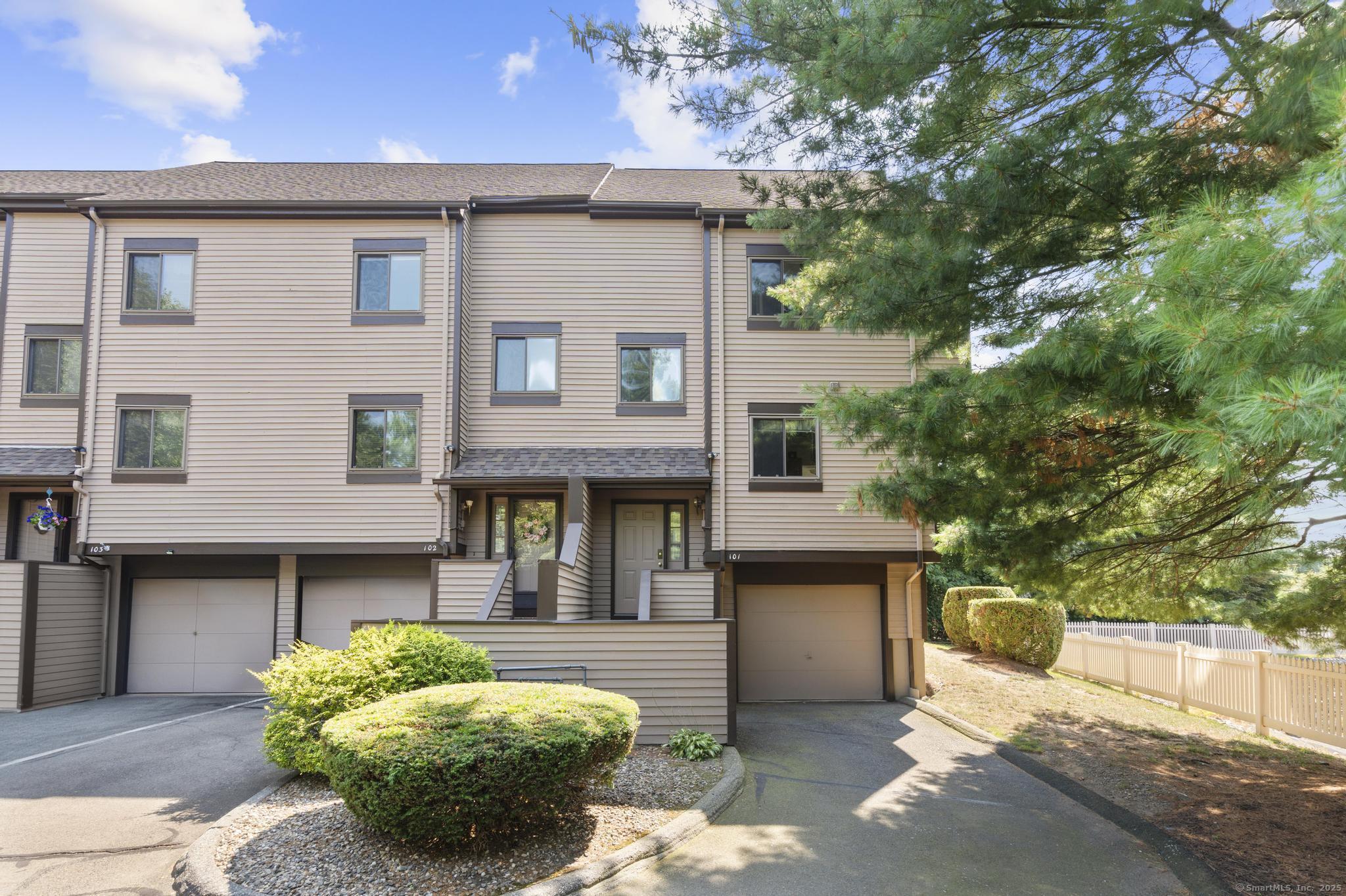 Property Photo:  196 New Haven Avenue 101  CT 06418 