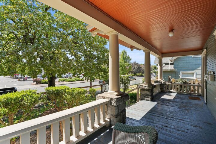 Property Photo:  927 E Augusta Ave  WA 99207 