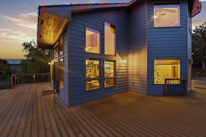 Property Photo: 3107 Mt. Adams View Drive WA 99353