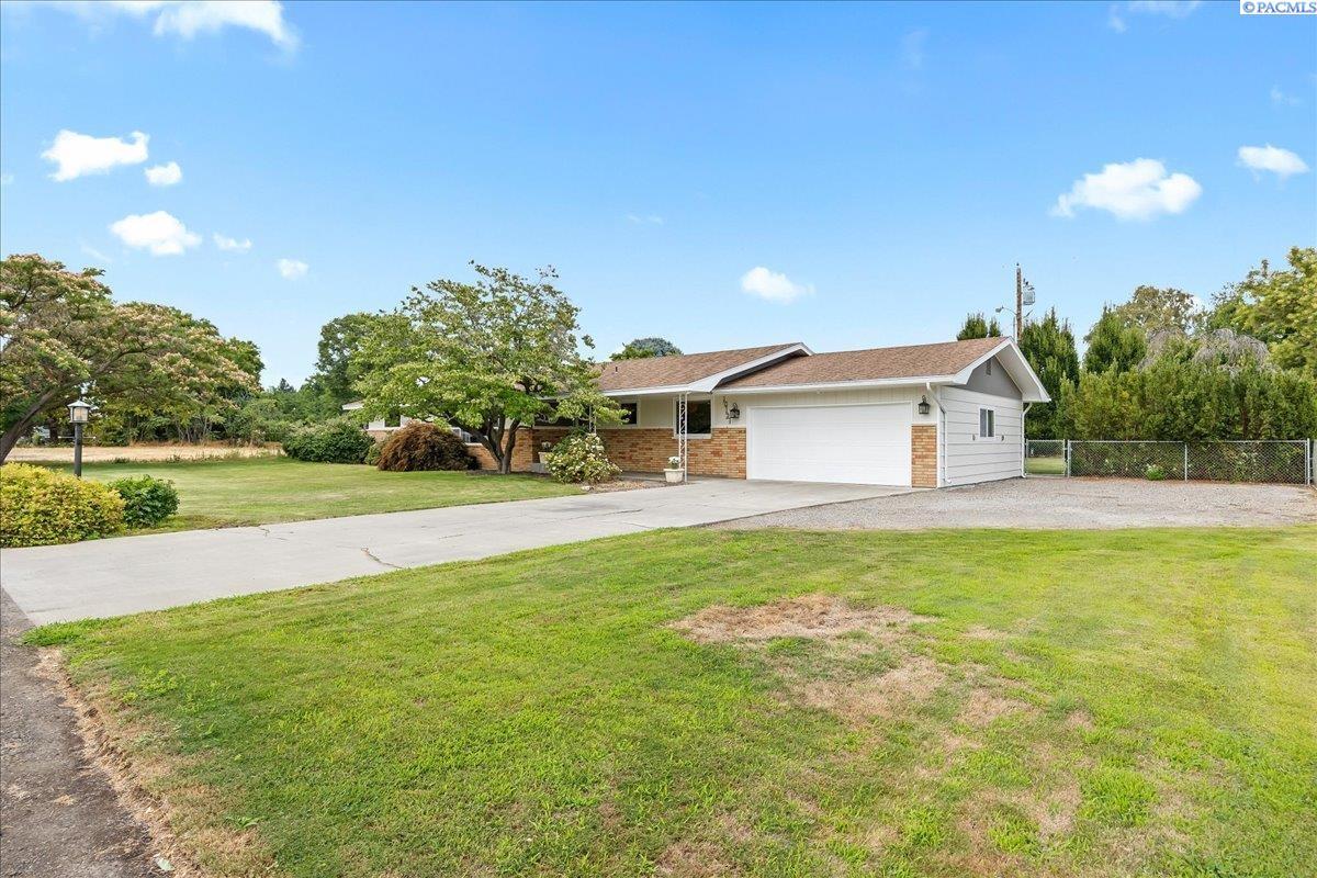 Property Photo: 10121 W Court St WA 99301